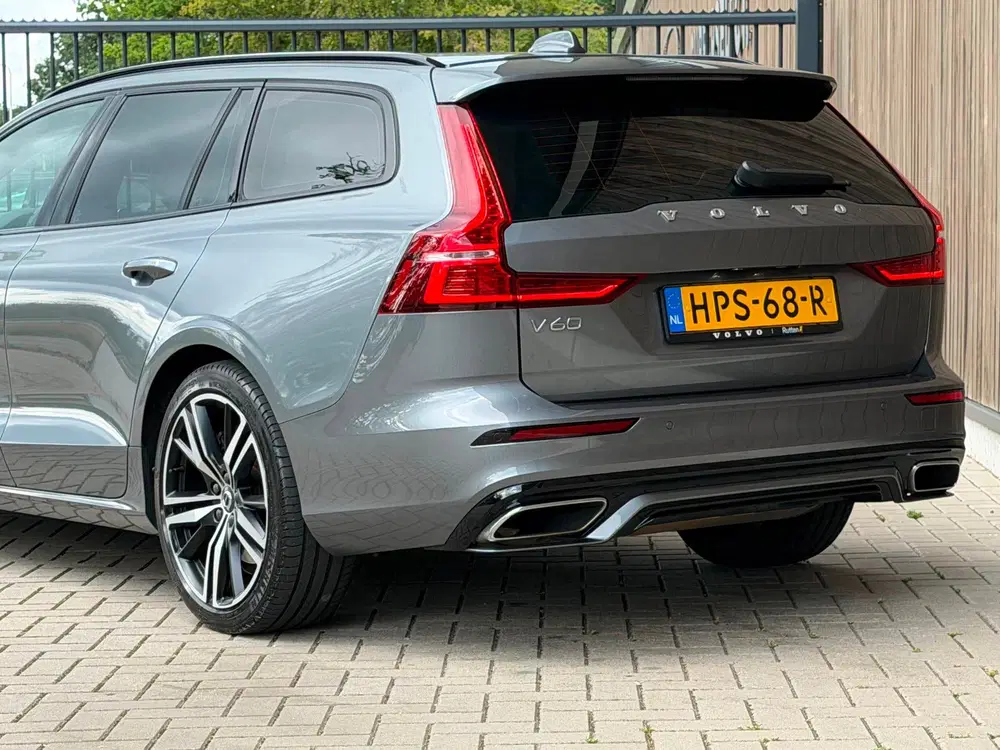 Volvo V60 2.0 T8 Twin Engine AWD R-Design uit 2020, foto 9