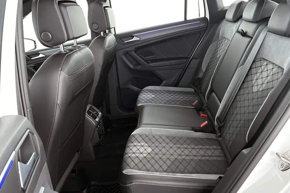 Volkswagen Tiguan 1.4 TSI eHybrid R-Line Business+ Pano Trek uit 2022, foto 10