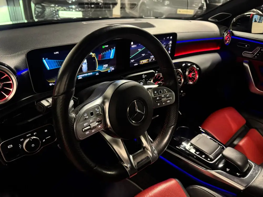 Mercedes-Benz A-Klasse AMG 35 4MATIC Edition 1 PANO KEYLESS uit 2019, foto 3