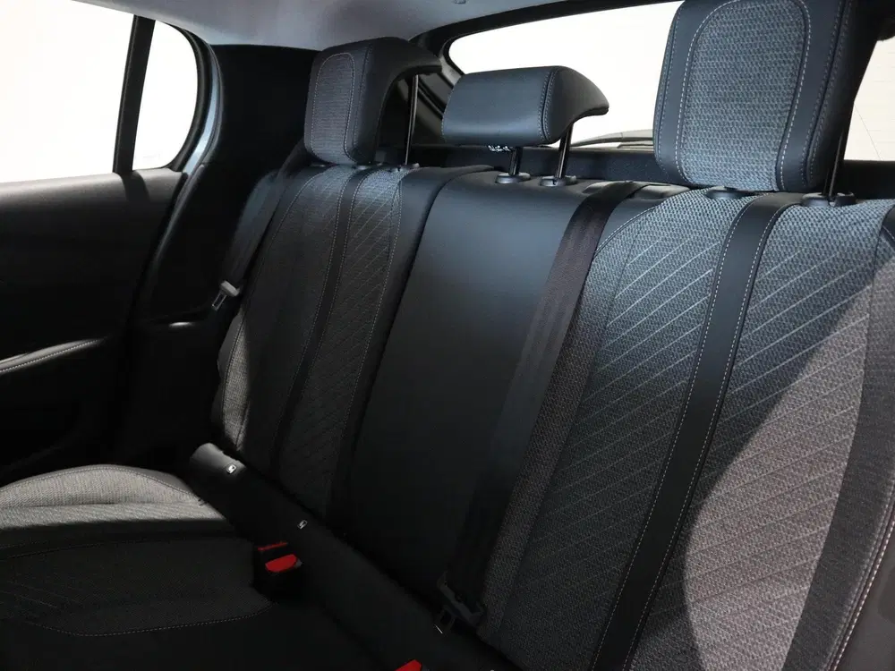 Peugeot 208 1.2 Hybrid 110 e-DCS6 Allure uit 2025, foto 11