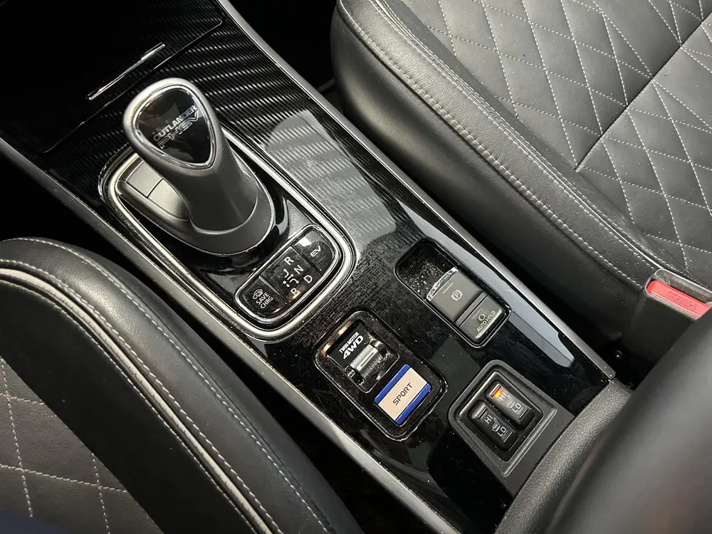 Mitsubishi Outlander 2.4 PHEV S-Edition | SCHUIF-/KANTELDAK uit 2019, foto 10