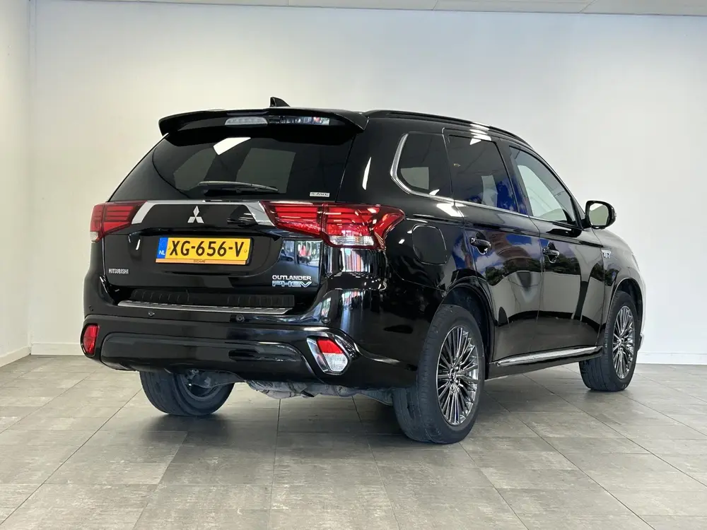 Mitsubishi Outlander 2.4 PHEV S-Edition | SCHUIF-/KANTELDAK uit 2019, foto 2