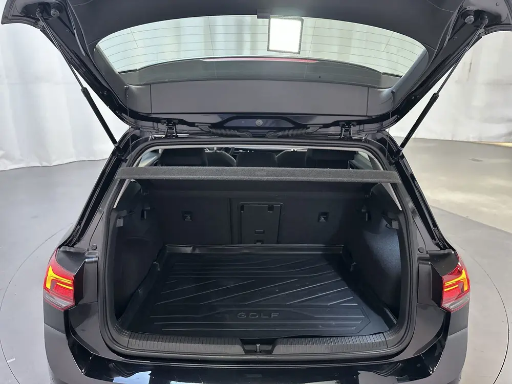 Volkswagen Golf 1.0 eTSI DSG 110pk Life Business Sfeerverlic uit 2023, foto 15