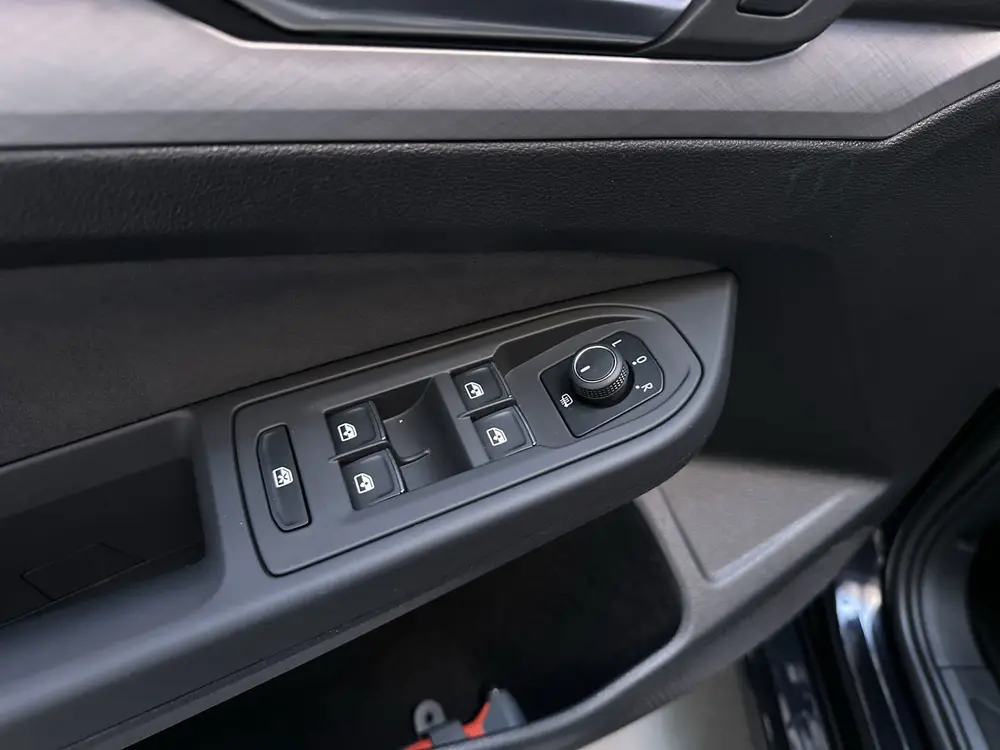 Volkswagen Golf 1.0 eTSI DSG 110pk Life Business Sfeerverlic uit 2023, foto 19