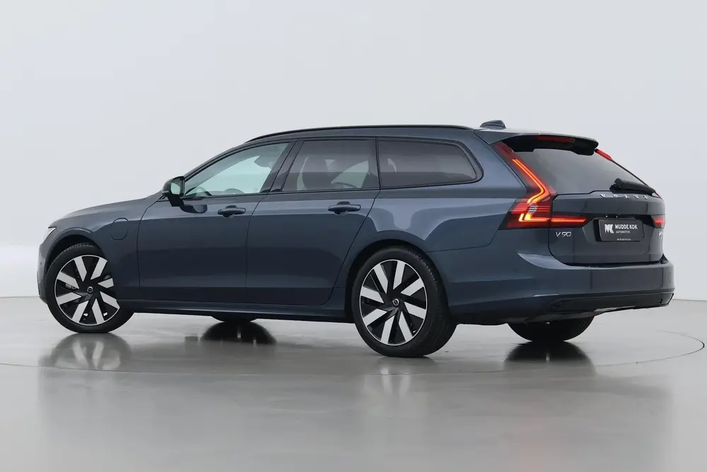 Volvo V90 T6 Plus Dark uit 2025, foto 2
