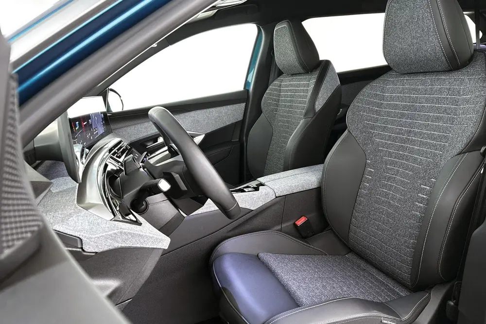 Peugeot 5008 1.6 Plug-in Hybrid 195 Allure 7p Stoelverw uit 2026, foto 6