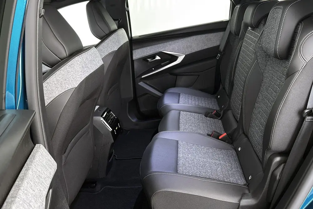 Peugeot 5008 1.6 Plug-in Hybrid 195 Allure 7p Stoelverw uit 2026, foto 8