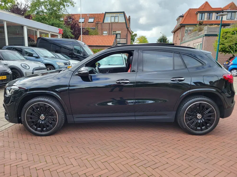 Mercedes-Benz GLA 250 e Star Edition AMG Line Plus uit 2023, foto 2