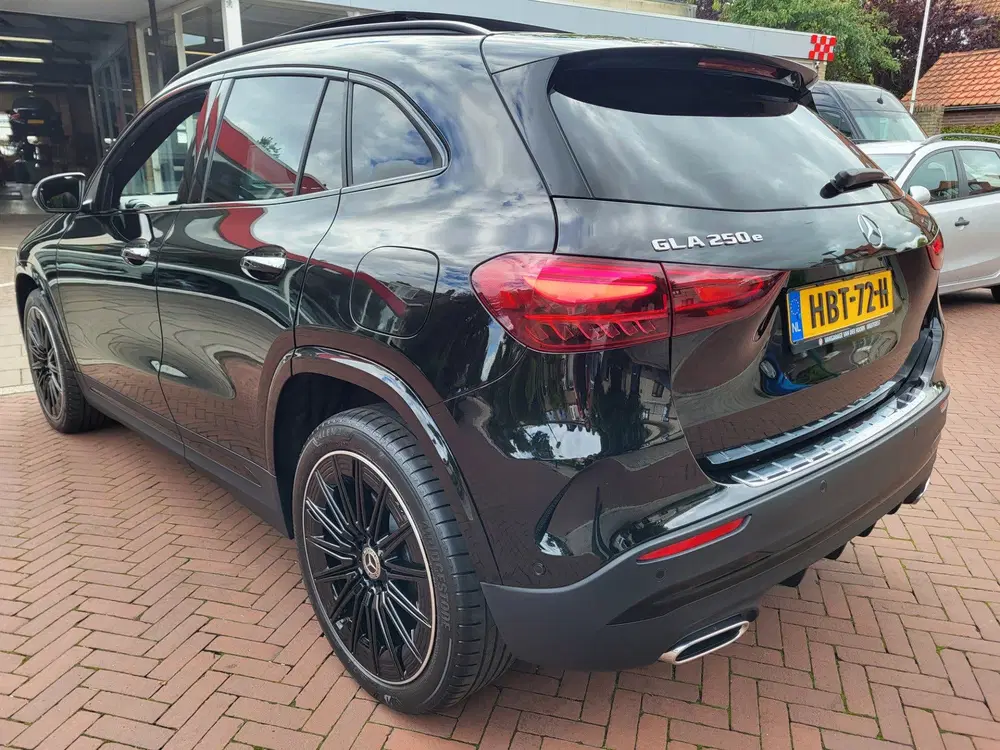 Mercedes-Benz GLA 250 e Star Edition AMG Line Plus uit 2023, foto 3