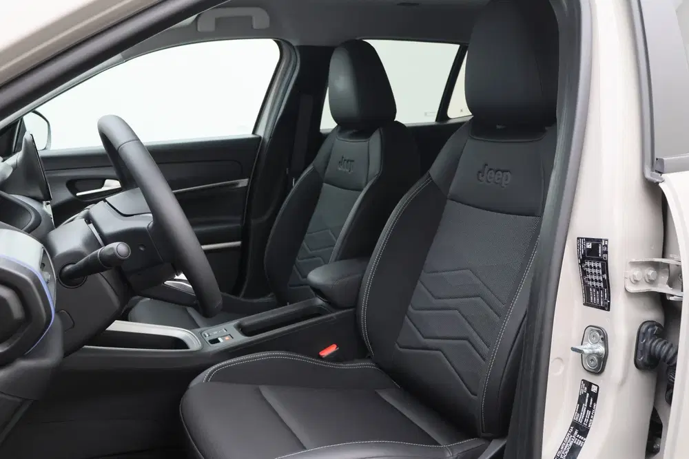 Jeep Avenger Summit 54 kWh Camera uit 2025, foto 9