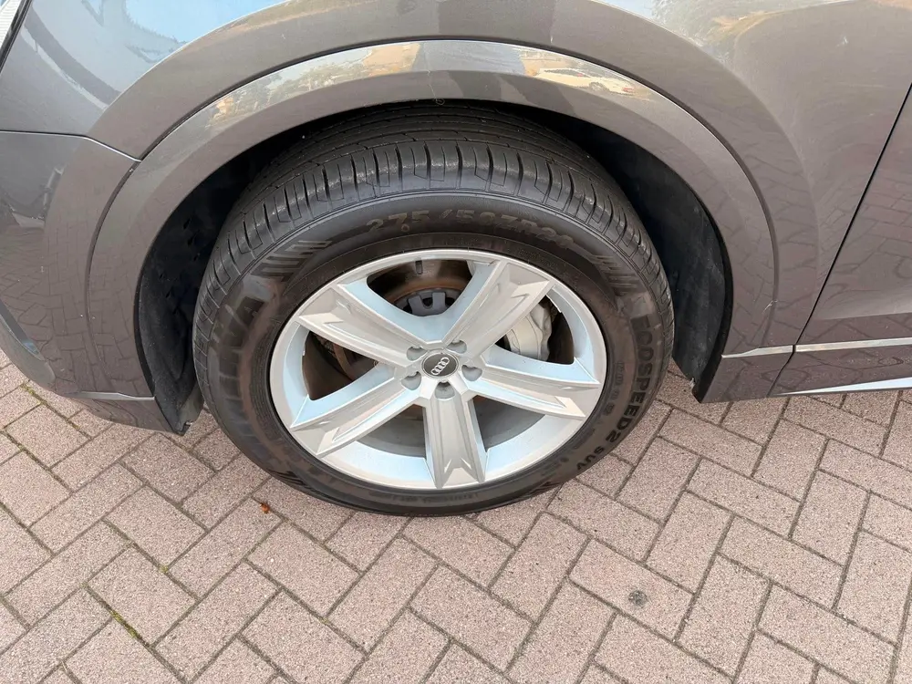 Audi Q8 55 TFSI S Line uit 2019, foto 18
