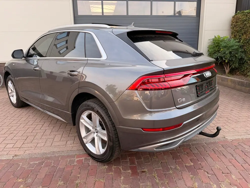 Audi Q8 55 TFSI S Line uit 2019, foto 2
