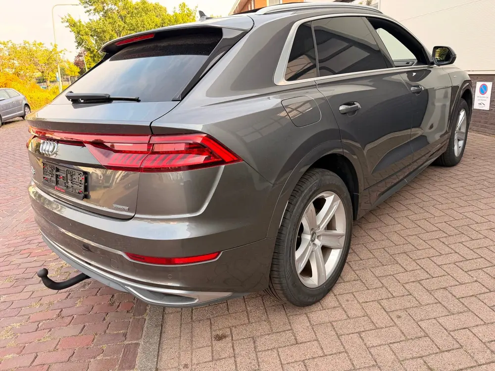Audi Q8 55 TFSI S Line uit 2019, foto 3