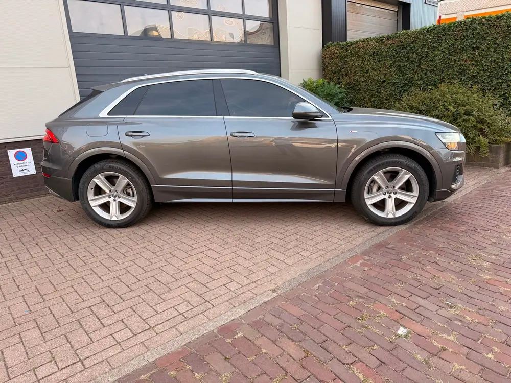 Audi Q8 55 TFSI S Line uit 2019, foto 7