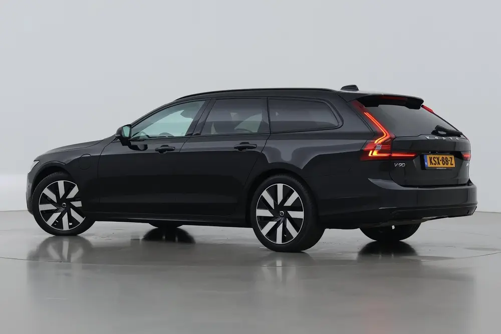 Volvo V90 T8 Plus Dark uit 2024, foto 2