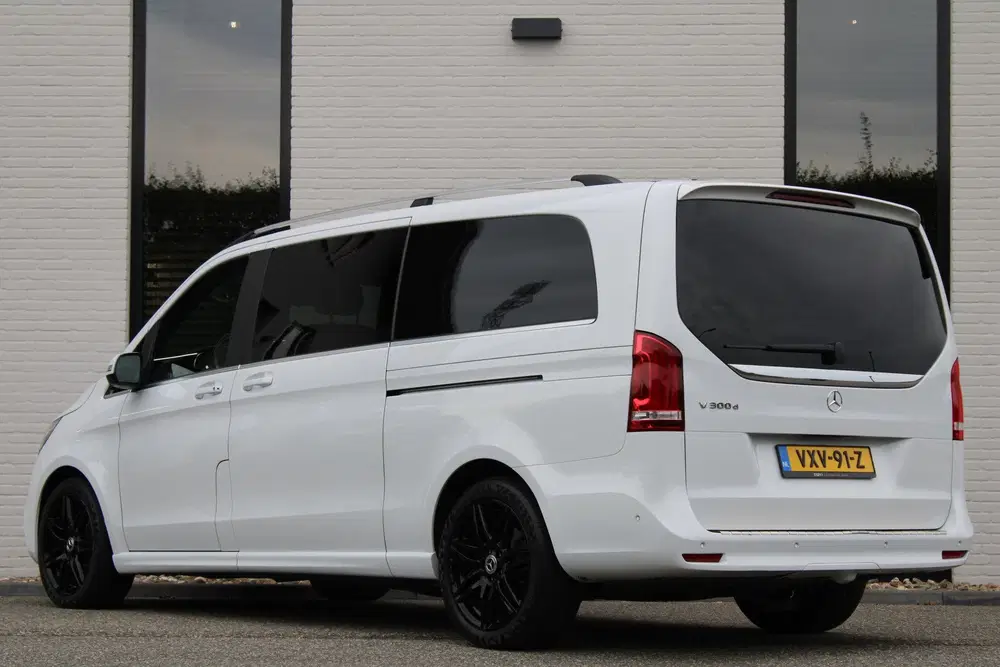 Mercedes-Benz V-Klasse 300d uit 2024, foto 10