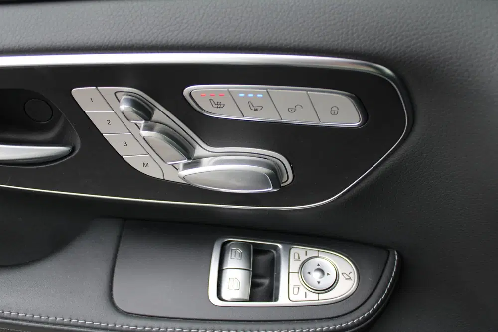 Mercedes-Benz V-Klasse 300d uit 2024, foto 12