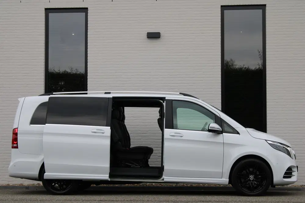 Mercedes-Benz V-Klasse 300d uit 2024, foto 13