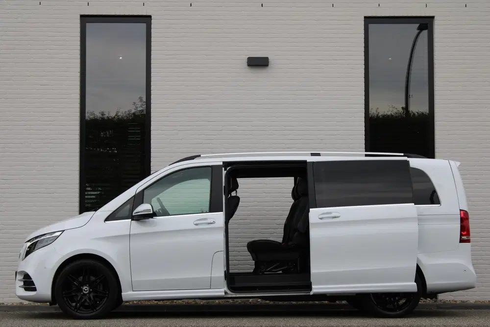 Mercedes-Benz V-Klasse 300d uit 2024, foto 14