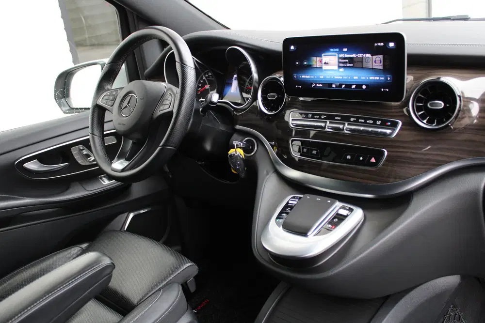 Mercedes-Benz V-Klasse 300d uit 2024, foto 3