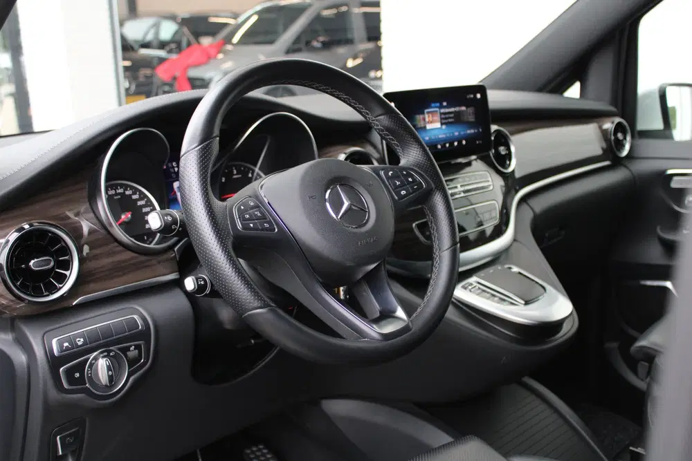 Mercedes-Benz V-Klasse 300d uit 2024, foto 7