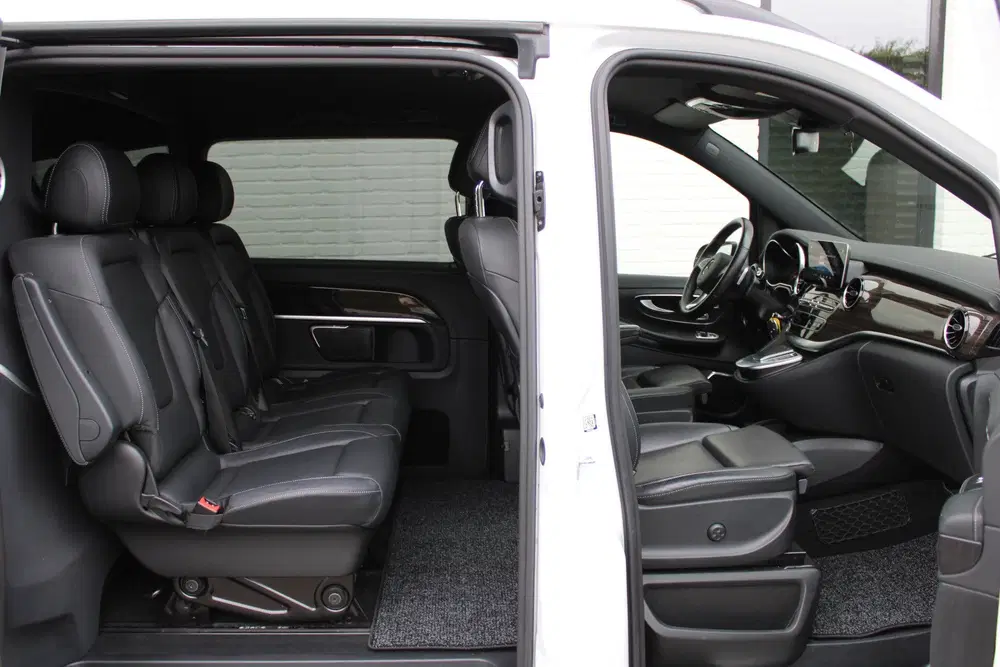 Mercedes-Benz V-Klasse 300d uit 2024, foto 8