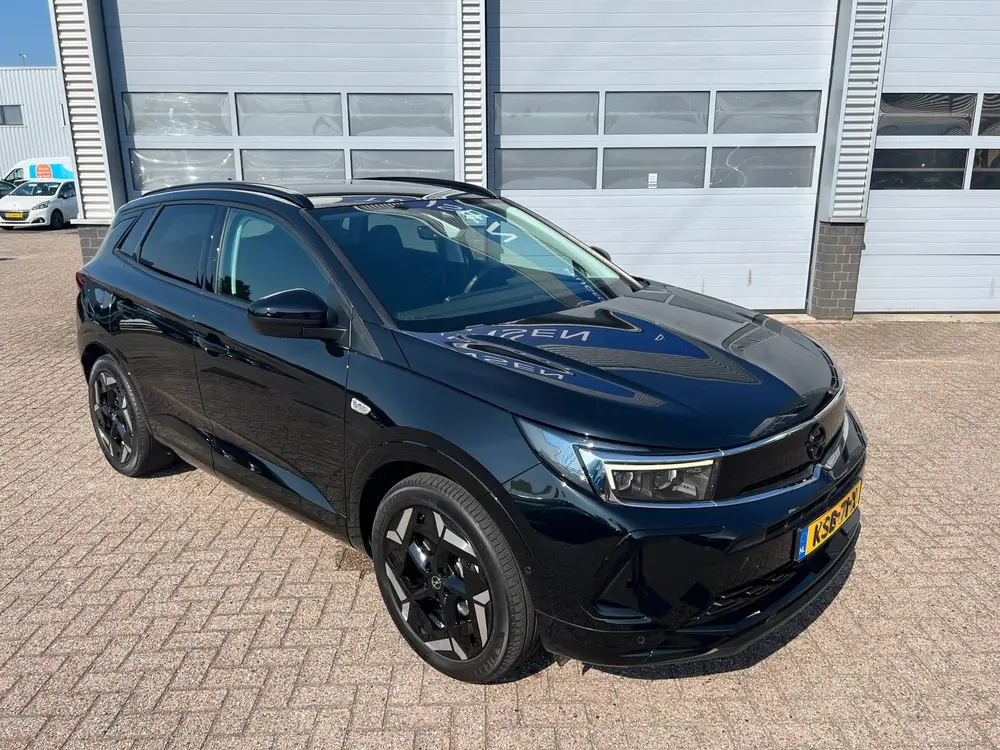 Opel Grandland 1.6 Turbo 300PK Plug-In Hybrid 4x4 GSe uit 2023, foto 2