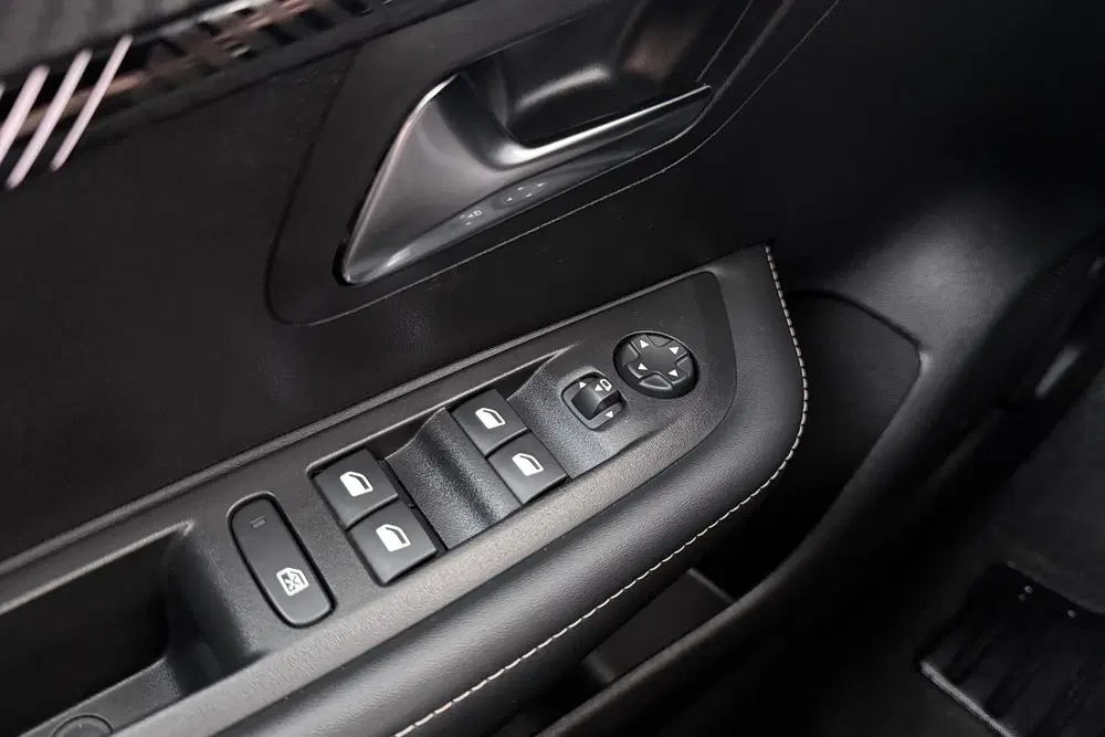 Peugeot 208 1.2T 101 PK Allure Half-Leder Carplay Priv uit 2025, foto 16