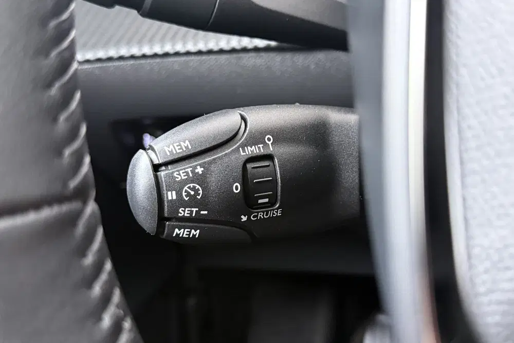 Peugeot 208 1.2T 101 PK Allure Half-Leder Carplay Priv uit 2025, foto 19
