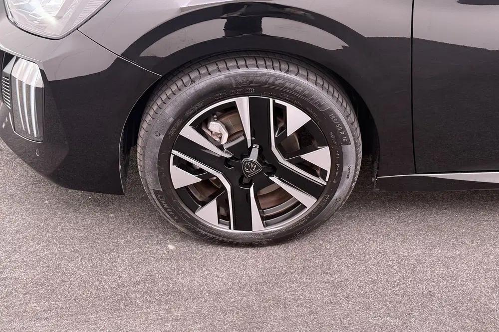 Peugeot 208 1.2T 101 PK Allure Half-Leder Carplay Priv uit 2025, foto 7