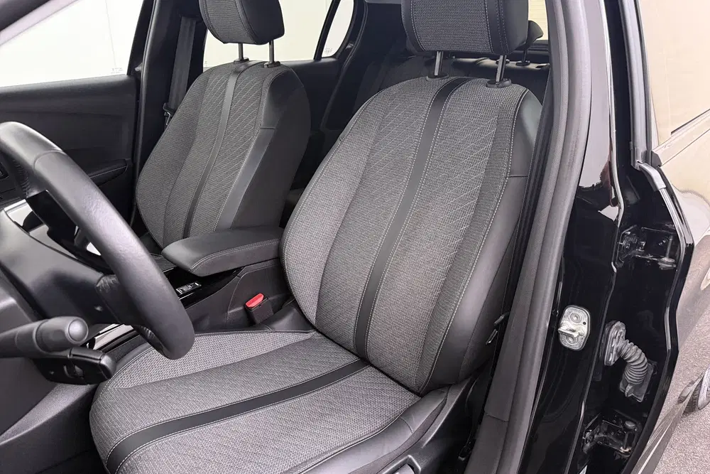Peugeot 208 1.2T 101 PK Allure Half-Leder Carplay Priv uit 2025, foto 9