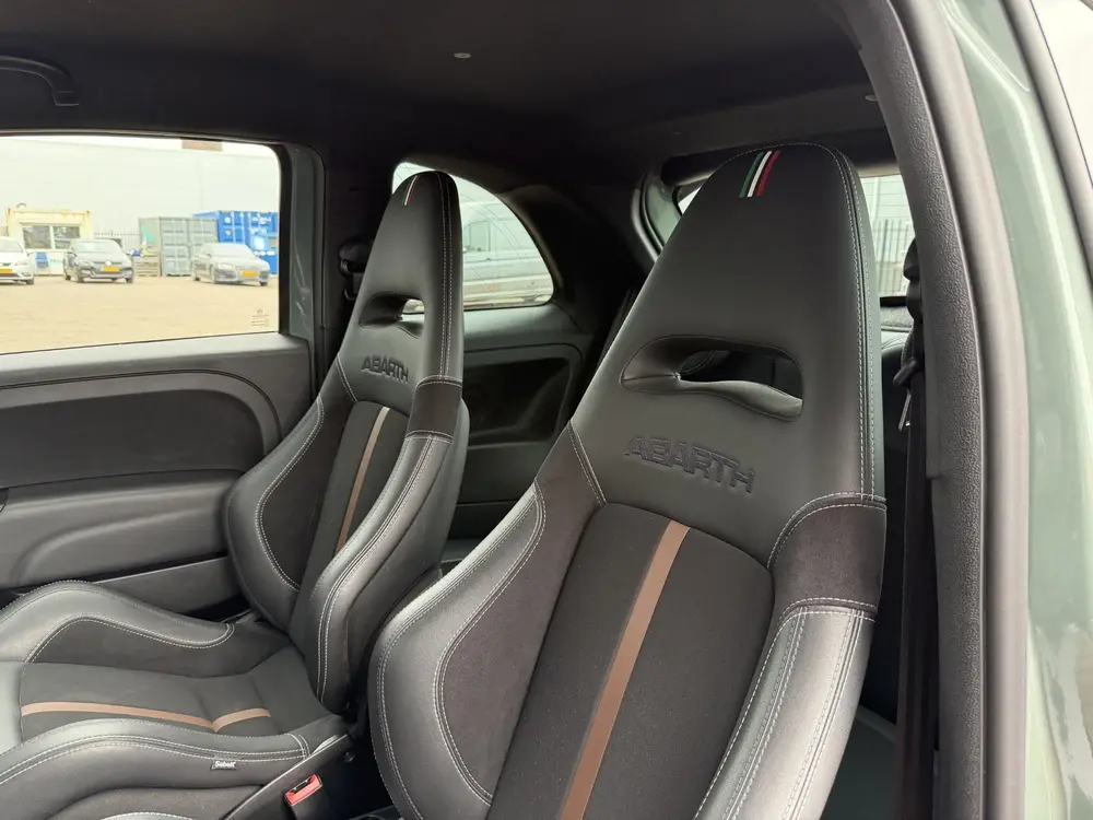Abarth 695 1.4 T-Jet Anniversario 70 1e EIGENAAR | BTW | DEA uit 2021, foto 11