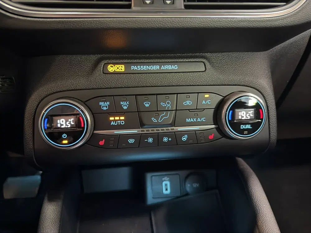 Ford Focus 1.0 EcoBoost Titanium Business Airco ECC uit 2020, foto 20