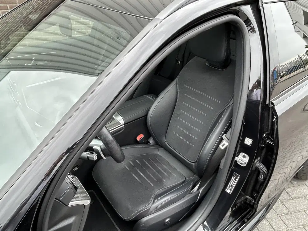 Mercedes-Benz C-Klasse 300 e AMG Line uit 2024, foto 4