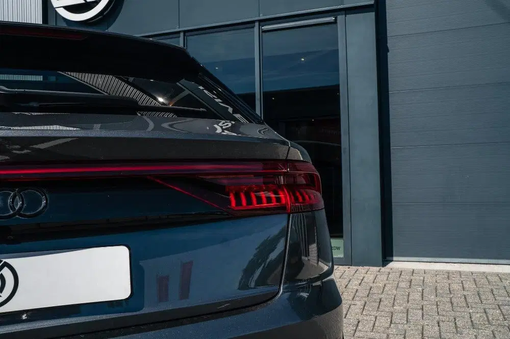 Audi Q8 55 TFSI e uit 2021, foto 10