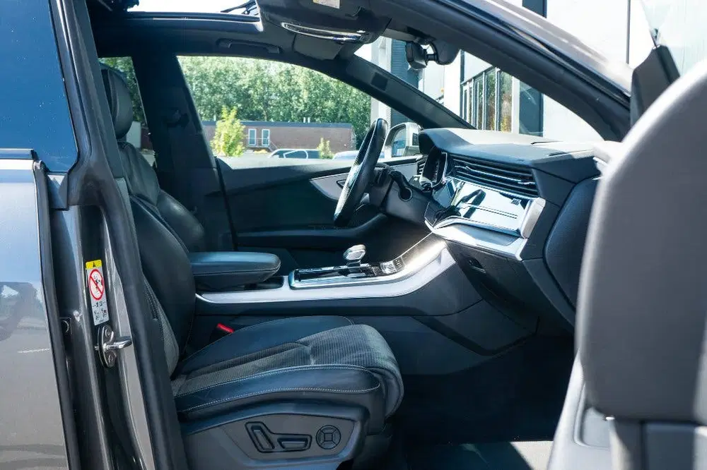Audi Q8 55 TFSI e uit 2021, foto 11