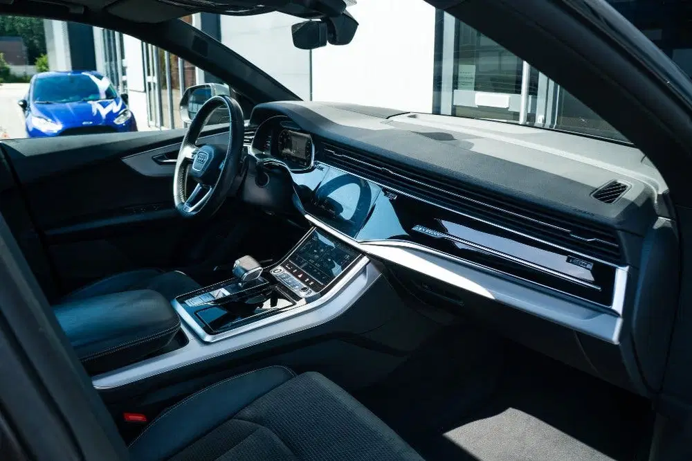 Audi Q8 55 TFSI e uit 2021, foto 12