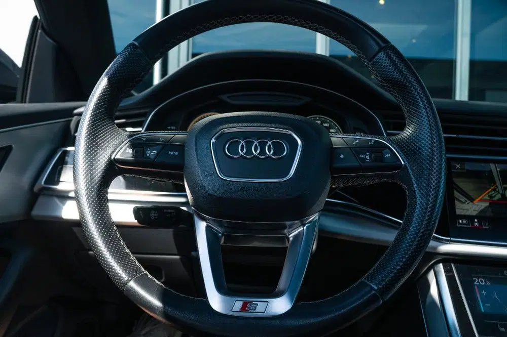 Audi Q8 55 TFSI e uit 2021, foto 13