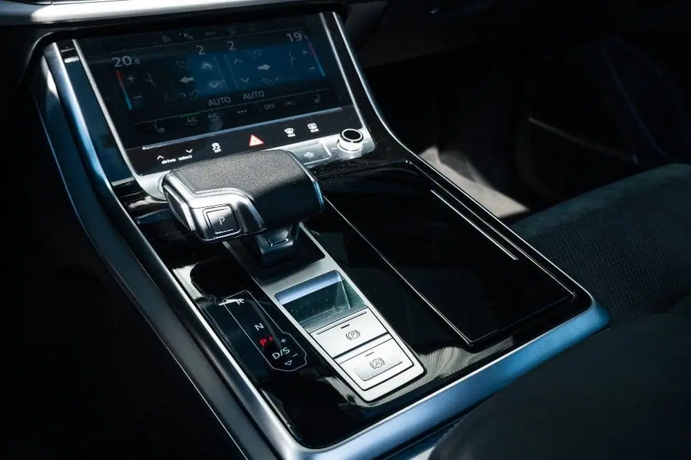 Audi Q8 55 TFSI e uit 2021, foto 14