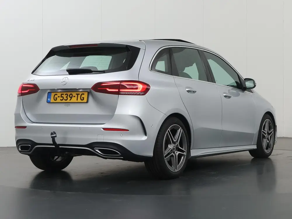 Mercedes-Benz B-Klasse 180 Business Solution AMG uit 2019, foto 2