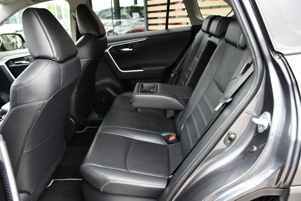 Toyota RAV4 2.5 Hybrid Executive Automaat 218pk | Dodehoekde uit 2019, foto 10