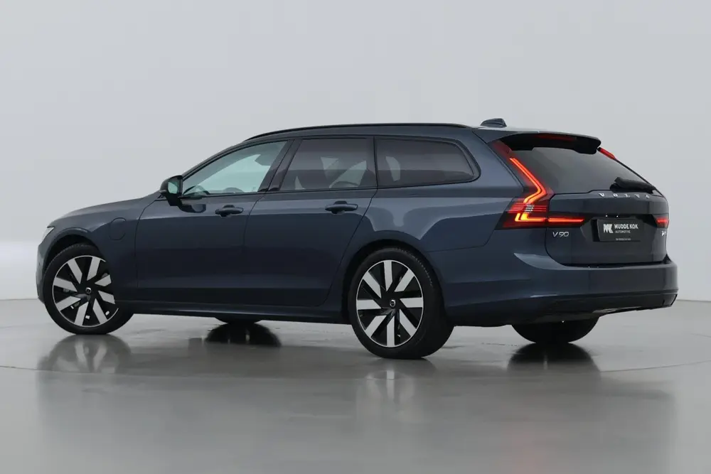 Volvo V90 T6 Plus Dark uit 2025, foto 2