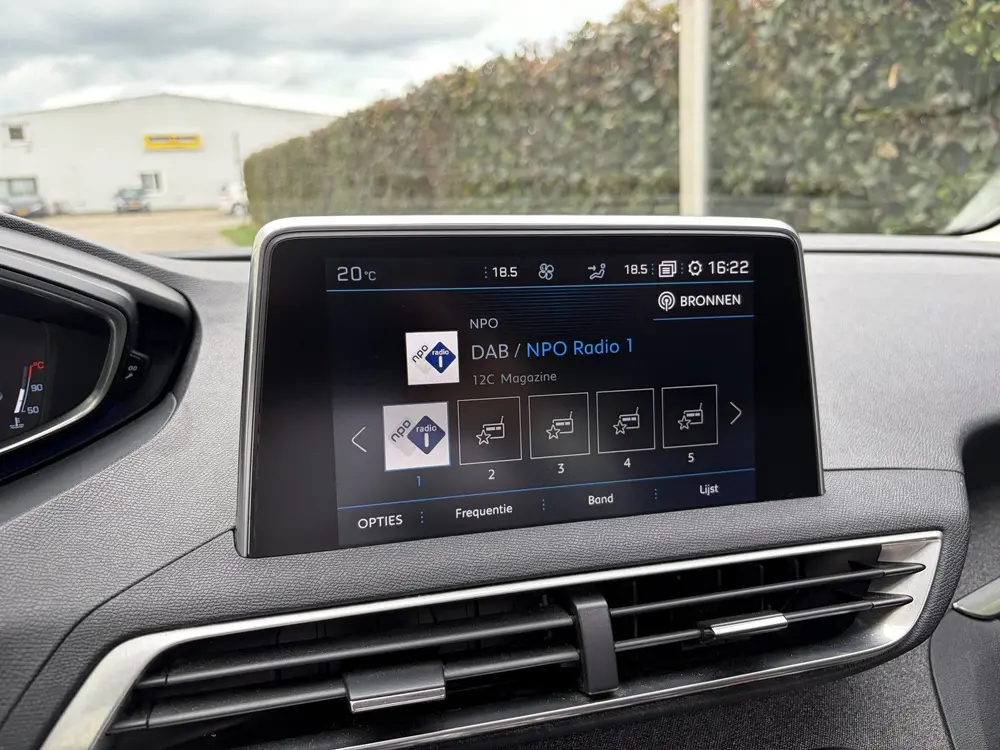 Peugeot 3008 1.2 PureTech Allure / AUTOMAAT / PANORAMADAK / uit 2019, foto 16