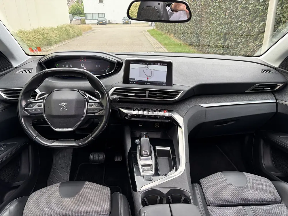 Peugeot 3008 1.2 PureTech Allure / AUTOMAAT / PANORAMADAK / uit 2019, foto 3