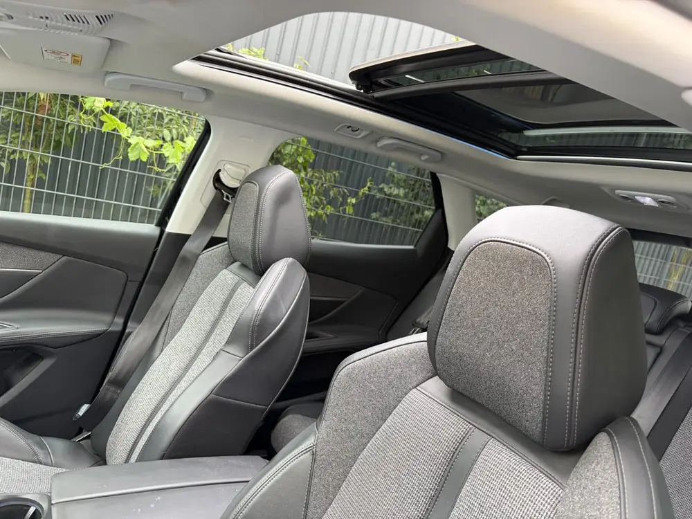 Peugeot 3008 1.2 PureTech Allure / AUTOMAAT / PANORAMADAK / uit 2019, foto 9