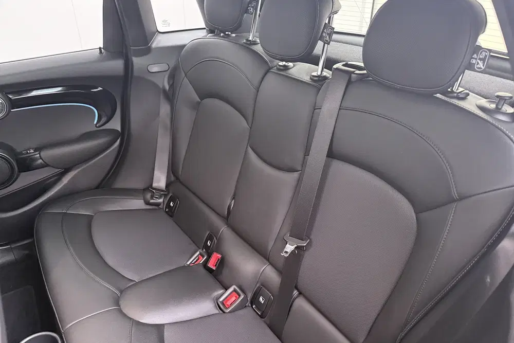 Mini Cooper 1.5 136 PK Aut. Cooper Camden Edition Pano uit 2023, foto 13
