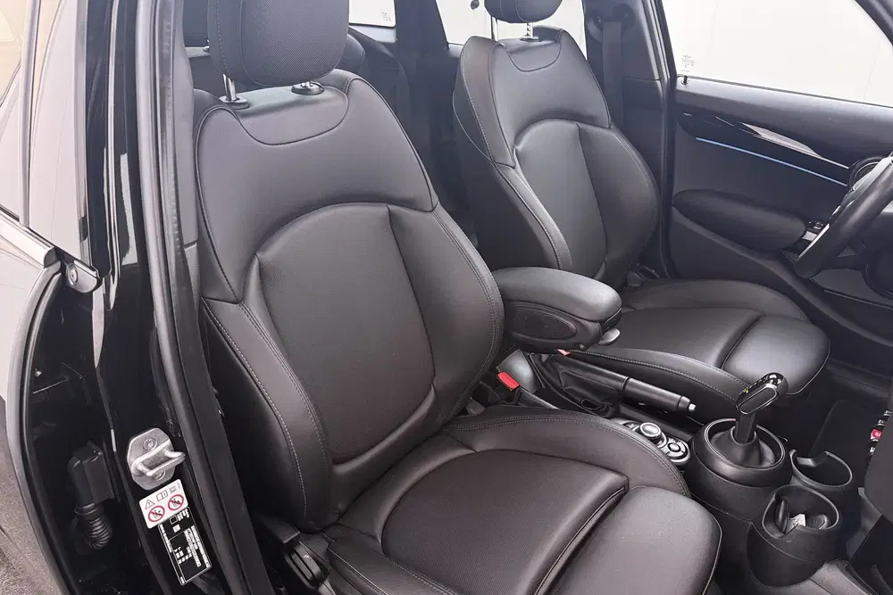 Mini Cooper 1.5 136 PK Aut. Cooper Camden Edition Pano uit 2023, foto 16