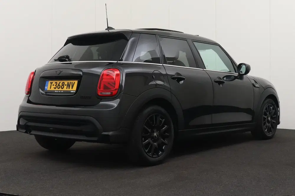 Mini Cooper 1.5 136 PK Aut. Cooper Camden Edition Pano uit 2023, foto 2