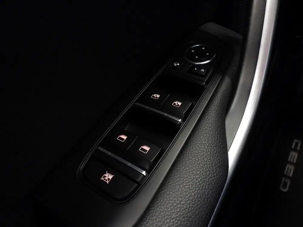 Kia Ceed 1.6 GDI PHEV Plug-In DynamicLine NAVI-A uit 2022, foto 18