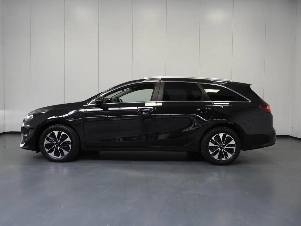 Kia Ceed 1.6 GDI PHEV Plug-In DynamicLine NAVI-A uit 2022, foto 2